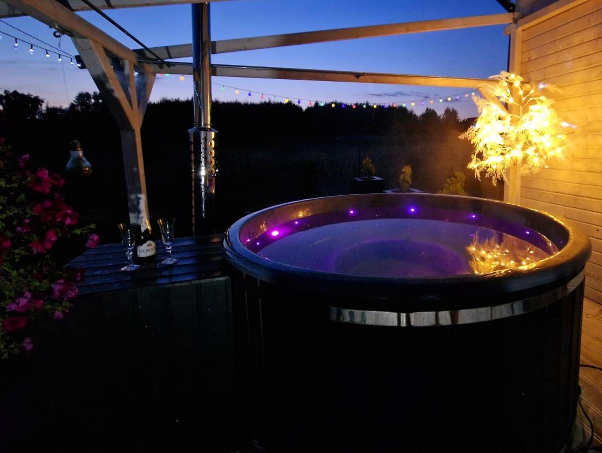 Diamenty Baltyku Domki Wakacyjne Balia Z Jacuzzi Мєленко Екстер'єр фото